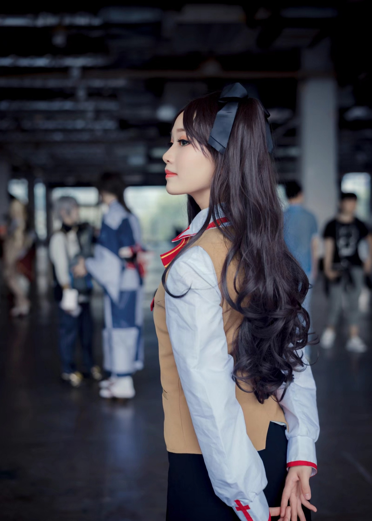 cosplay:在漫展遇见穿学生装的远坂凛,想一起去上学吗?