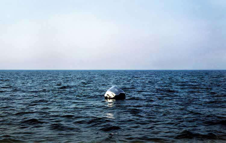 90后女孩海上漂流28小时奇迹生还:非常坚信看到了佛