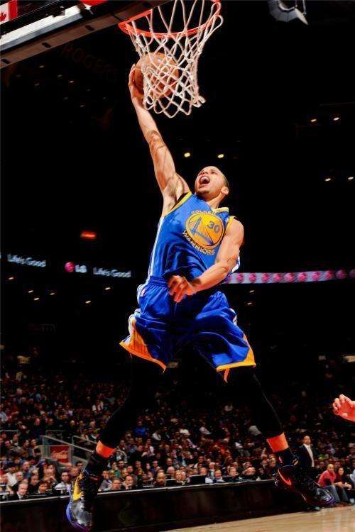 囧!库里扣篮滑倒,起身又送三不沾,来看nba矮个扣篮悍将有谁!