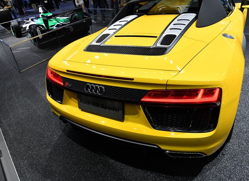 赏析奥迪r8之美,符合大众的审美,很受欢迎