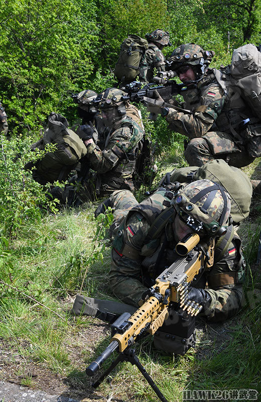 图说:德军空降部队实战演习 暴露轻武器的配备和使用现状