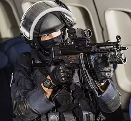 ump冲锋枪究竟有何魅力?能把mp5从神坛拉下,被37个国家认可装备