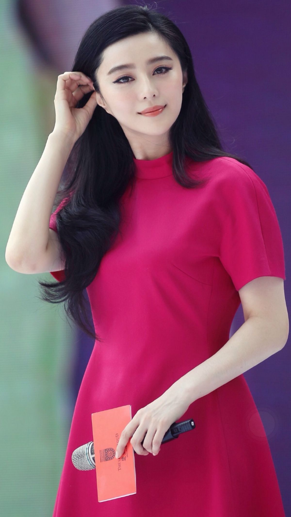 范冰冰:女神的红衣,大气惊艳,性感迷人