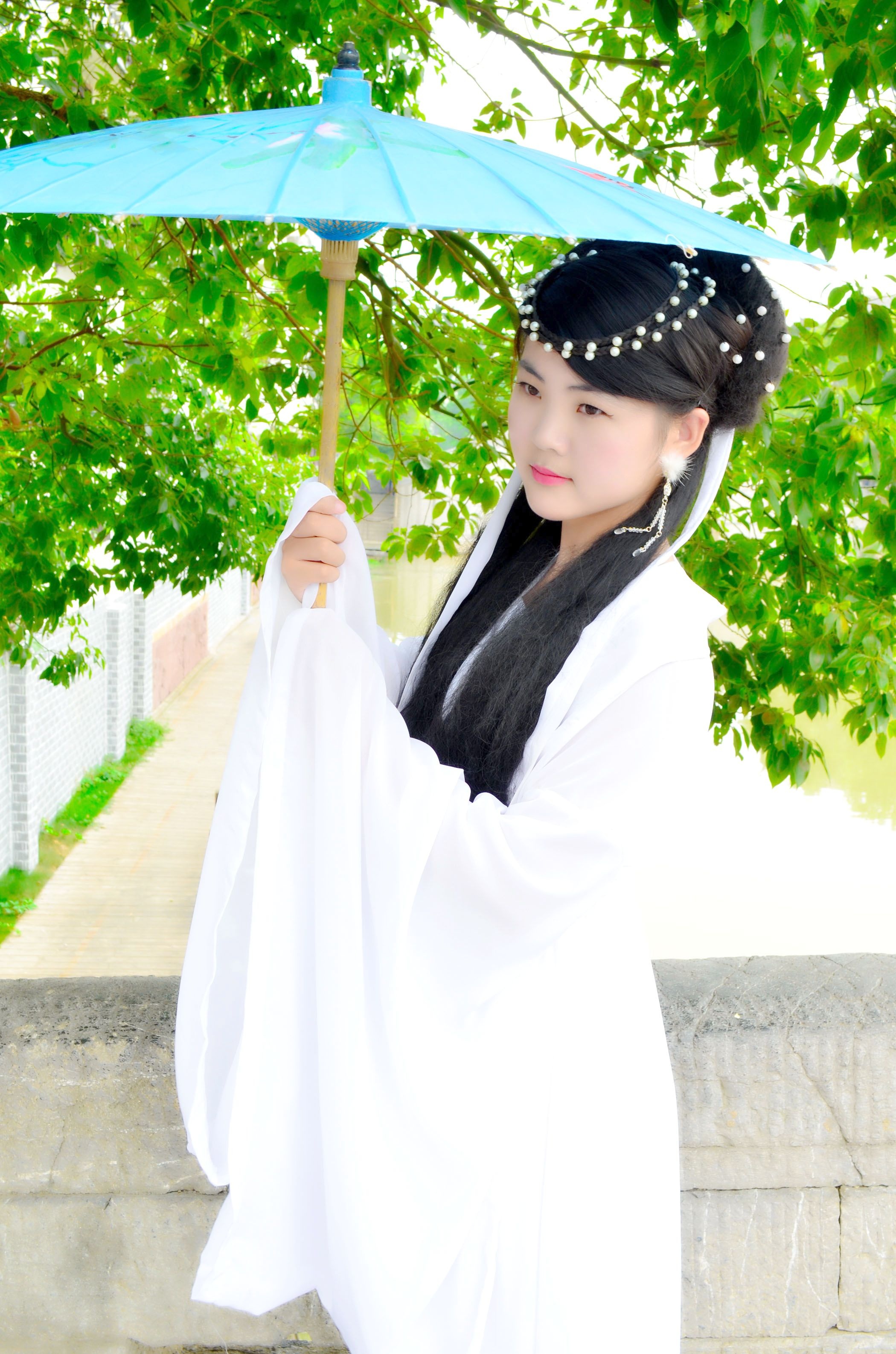 古代有哪些赞颂女子美色的诗?