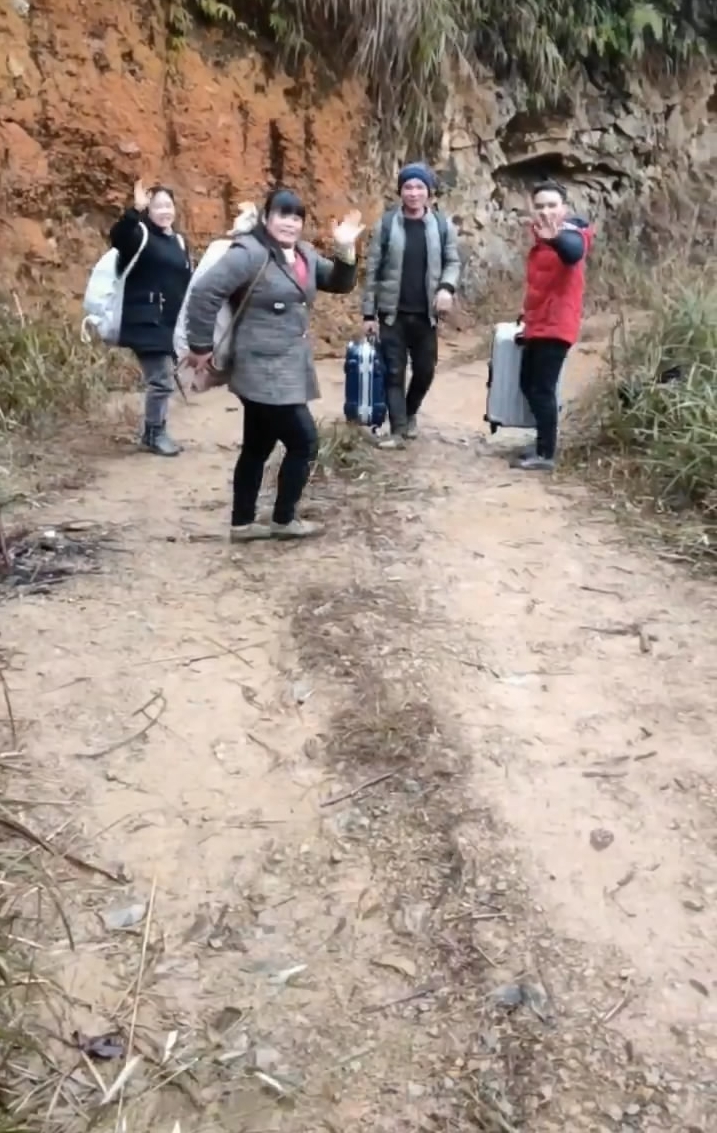 春节后上演生死离别:爸爸妈妈外出打工,女儿狂追200米哭瘫倒地