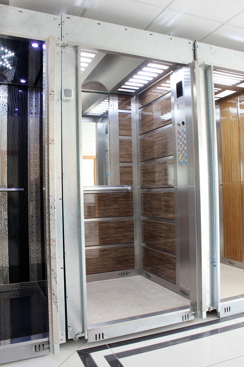 钢带电梯# 钢带电梯使用曳引式系统的主要原因有以下几点: 1.