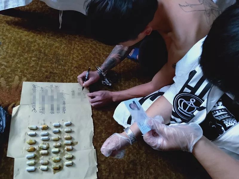 独家对话人体贩毒少年:想赚快钱,却被骗去吞了60颗海洛因