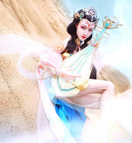王者荣耀cosplay:王昭君偶像歌手的皮肤超可爱!