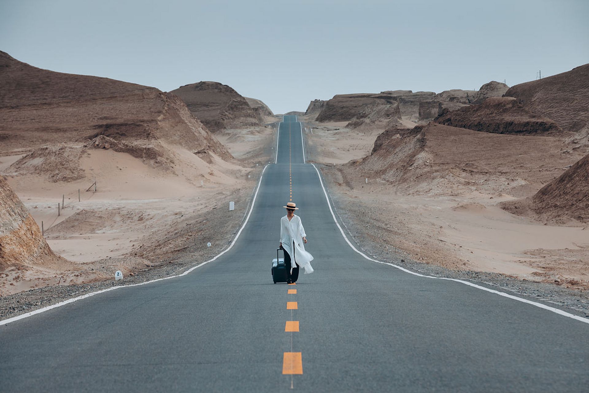 科学未解之谜# 以下是一些被誉为"世界未解之谜"的死亡公路: