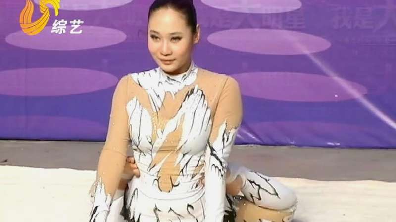 中国美女蛇魏炜柔术表演大集锦让人瞠目结舌大开眼界