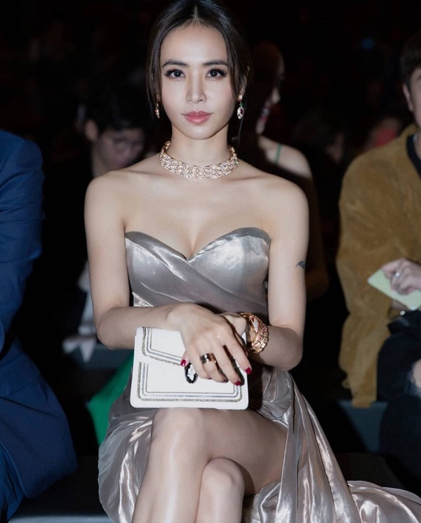 蔡依林卡姿兰大眼已上线 搭配金色礼服气质尽显