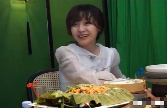 三个胖子挑战mini,未曾想被轻松秒掉,网友:不愧是大胃王啊!