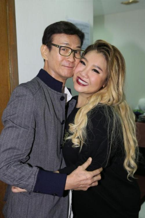 郑欣宜宣布结婚,和男友甜蜜不已,网友:女生管好自己的财产