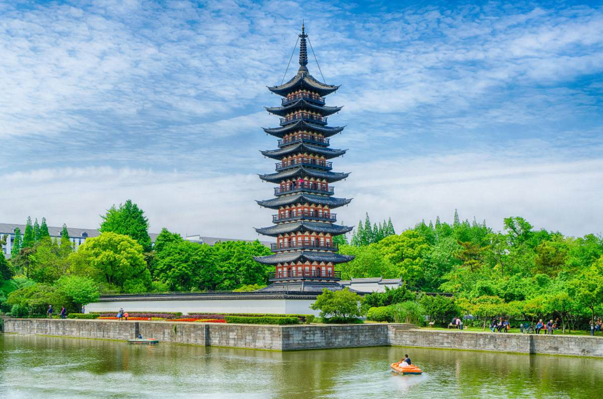 兼作航标的古塔——青浦泖塔 泖塔原是泖河中小岛(现为太阳岛国际