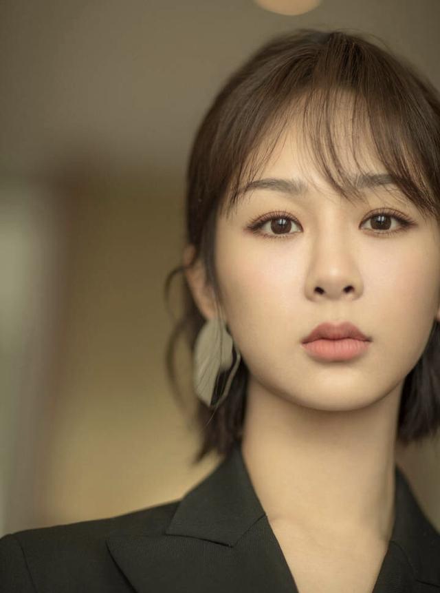 葡萄杨紫穿连体裤现身韩国比美朴信惠,帅气可爱