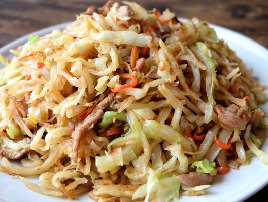 炒饼时,直接炒或加水炒都不对,教你一招,这么做炒饼柔软不粘锅