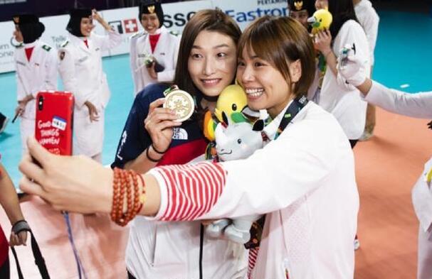 金软景在比赛中亲吻队友却惨遭嫌弃,网友:多希望被亲的是我