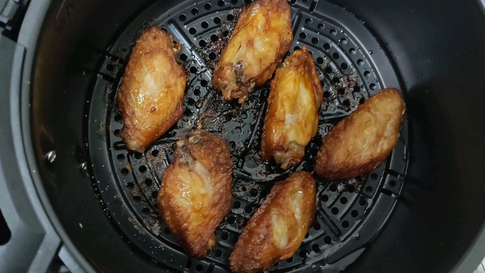 美女教你全网最简单的炸鸡翅方法,超好吃,味道比肯德基的还美味