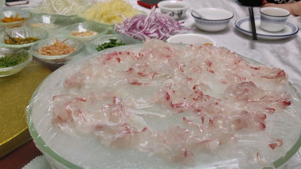 广州最好吃的鱼生专门店,品尝金雕鱼刺身,口感鲜甜爽脆太美味啦
