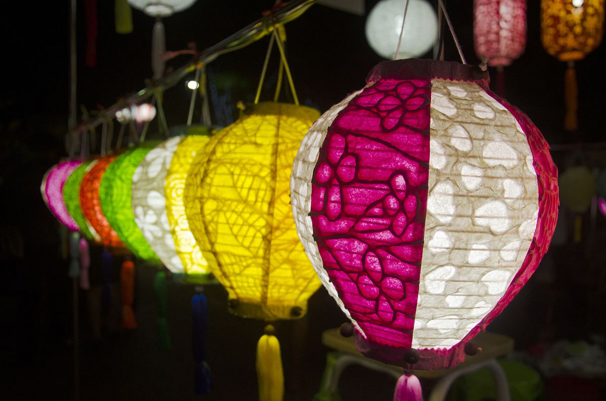 花灯作为中国传统文化象征,种类繁多,各具特色