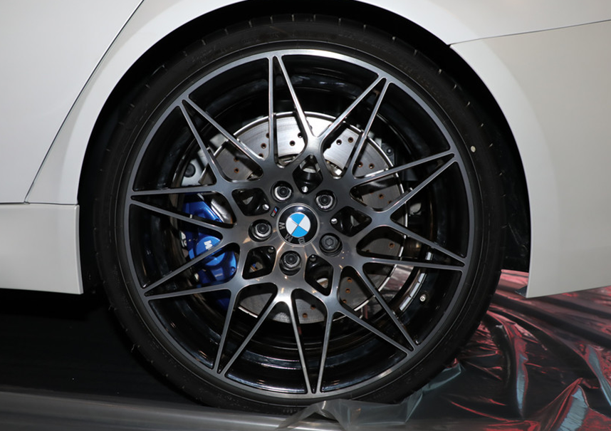 宝马m3四门3.0t的观赏以及图解