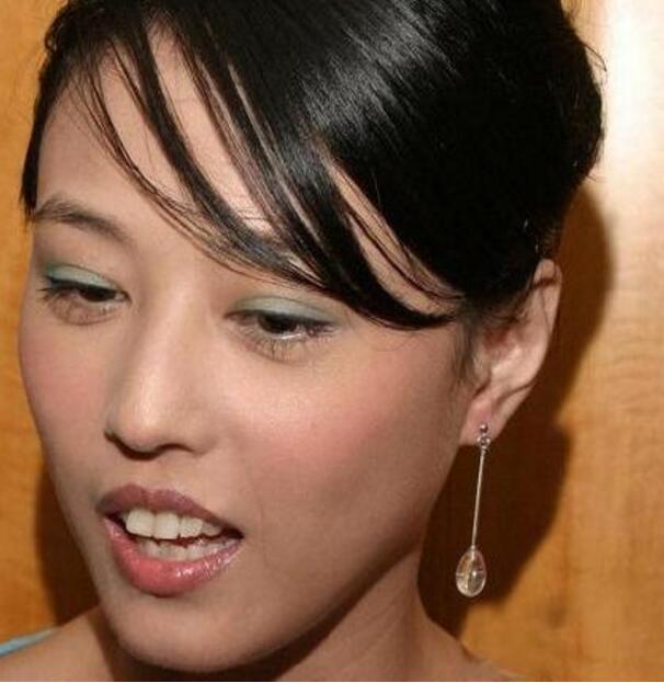 原来明星的牙齿也不完美!鹿晗的牙参差不齐,胡歌竟然带过牙套