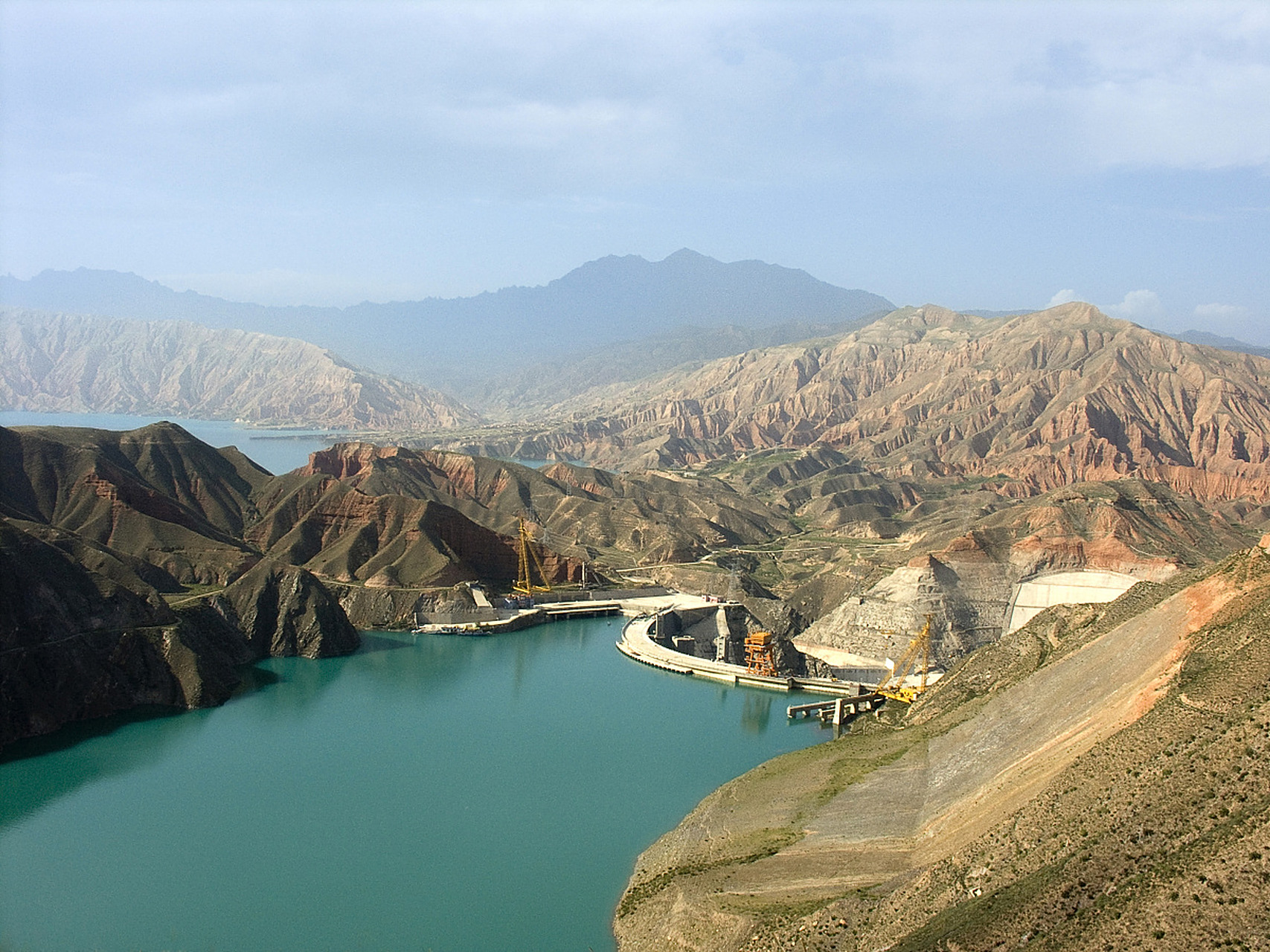 "追寻历史的足迹"#历史# 1995年12月,李家峡水电站成立并投入运营,它
