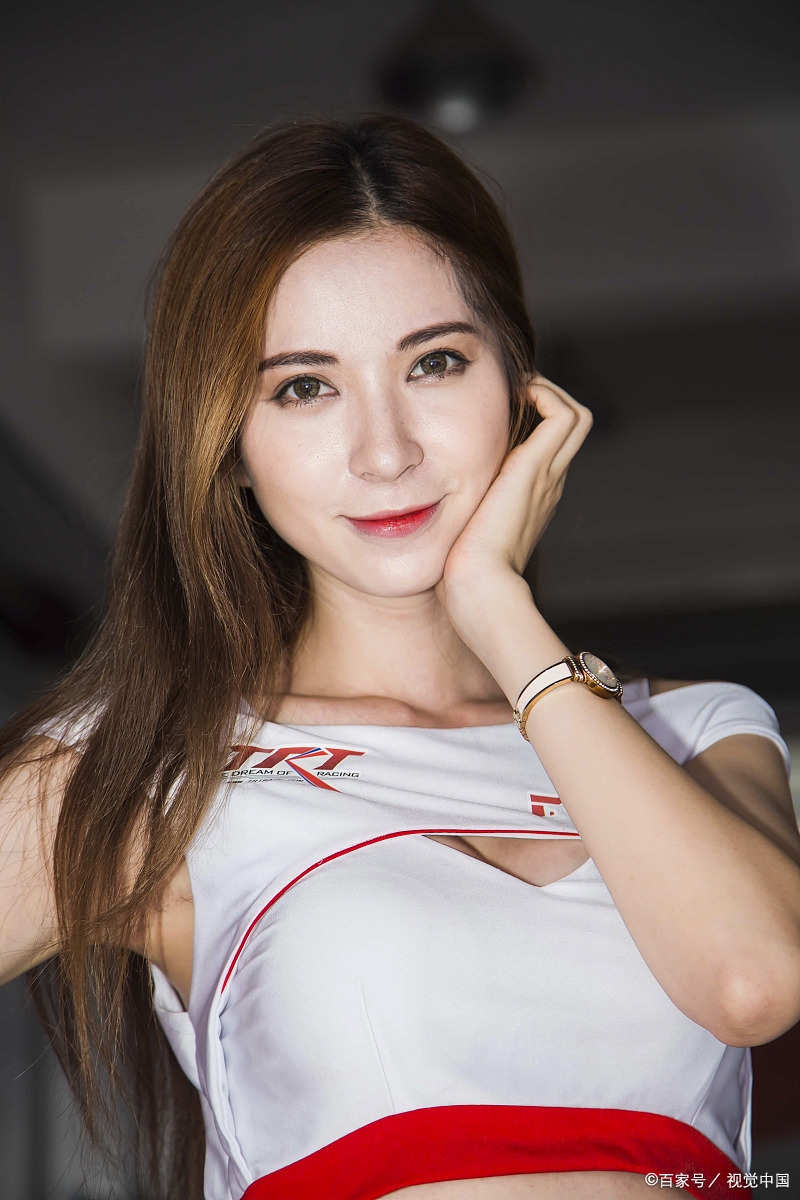 车模的颜值爆表,连女人都爱了,难怪那些成功人士都喜欢