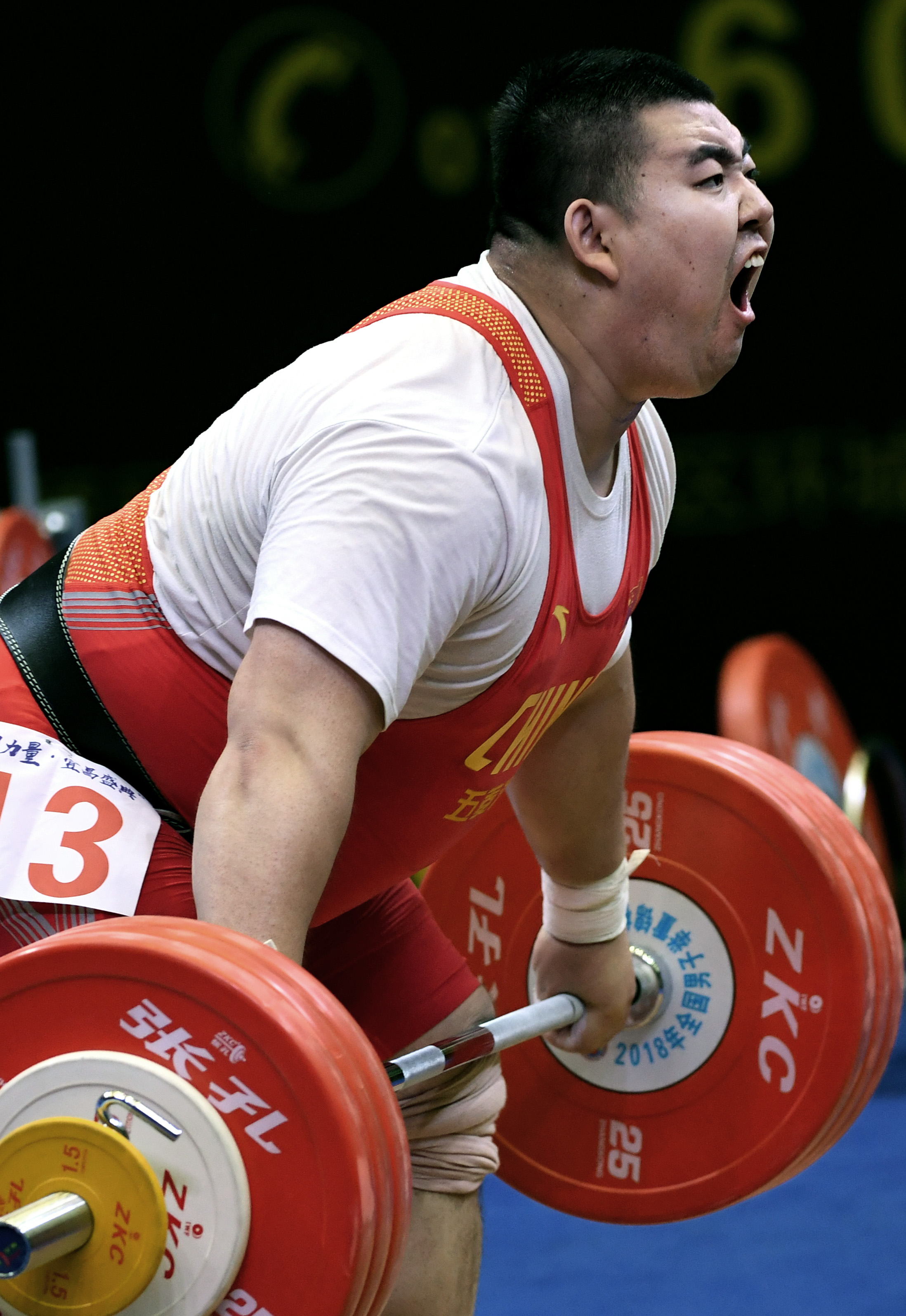 舉重——全國男子舉重錦標賽:艾雨南獲105公斤以上級抓舉,挺舉和總