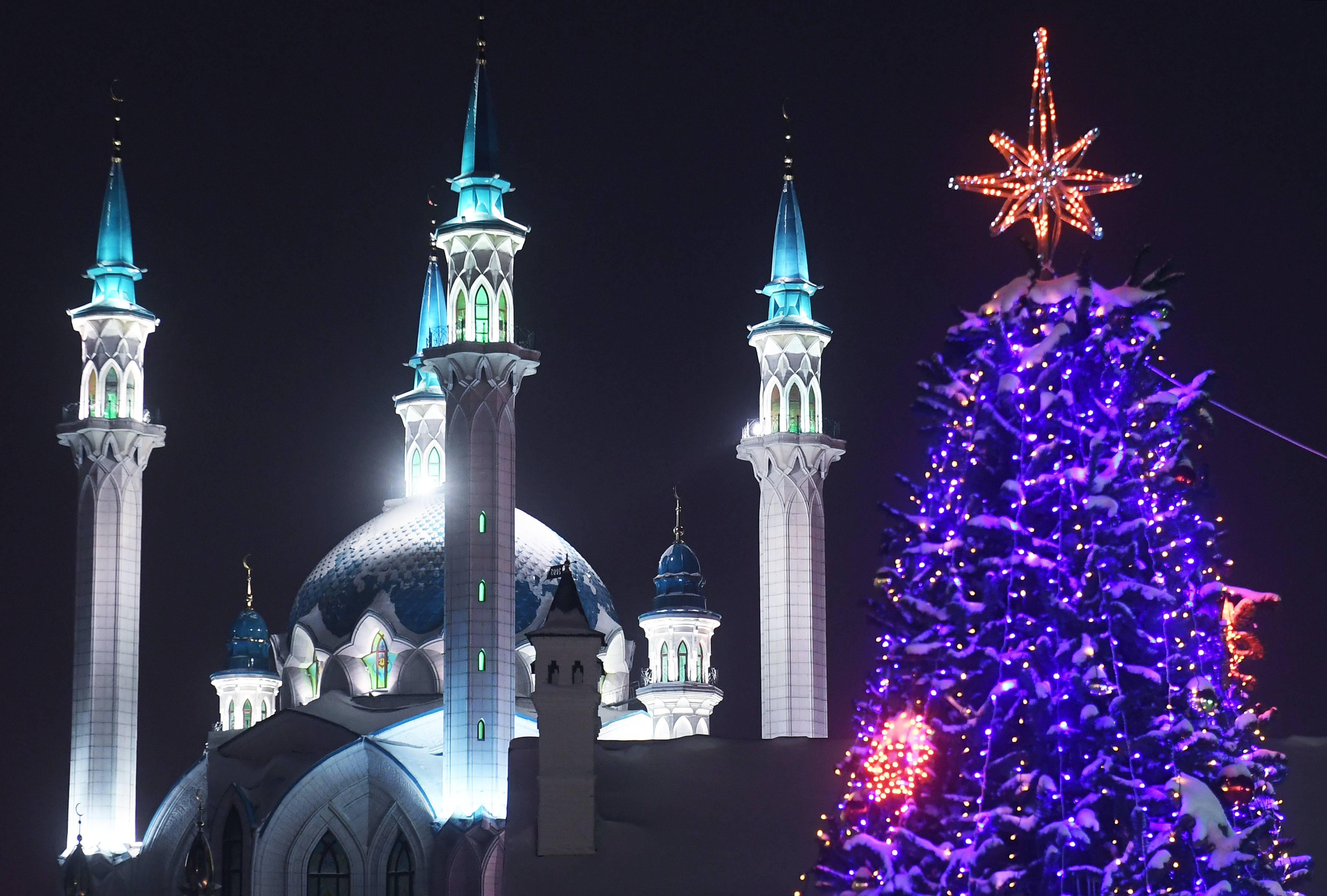 俄罗斯喀山:流光溢彩迎新年(2)