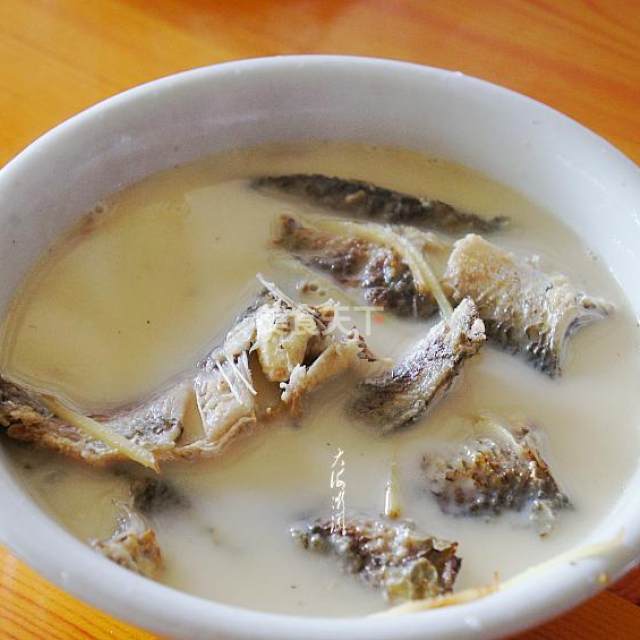 鯽魚湯這樣熬,原汁原味,香濃營養,味道極其鮮美