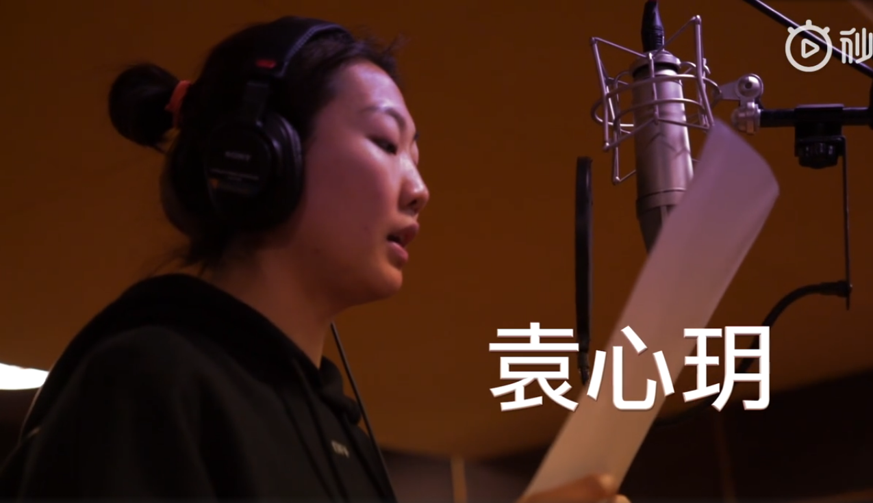 身高相仿!2米01袁心玥同框1米73tfboys 小苹果站后排为小帅哥弯腰