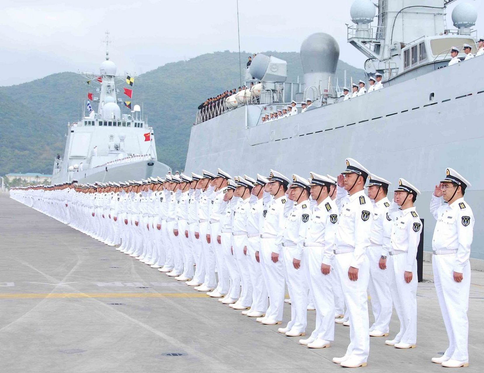 海军出海官兵想吃鱼吃海鲜可以捕鱼吗?