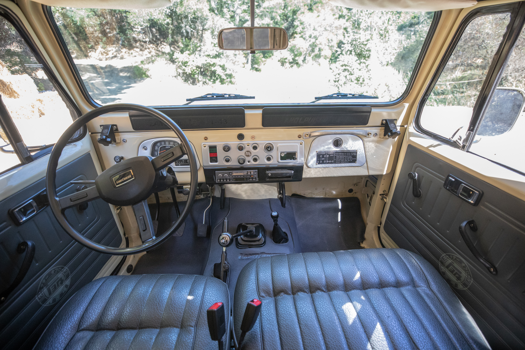 1982年的丰田兰德酷路泽fj43,硬派越野车中的经典