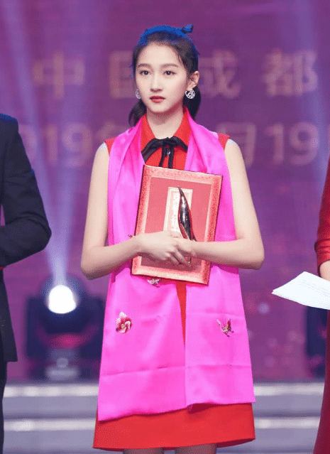 王晓晨感谢关晓彤:好姑娘,她这个举动确实让人好感大增!