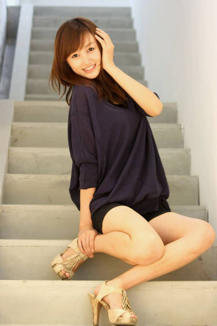 罗震环,1988年出生于四川省泸州市,中国内地女歌手.