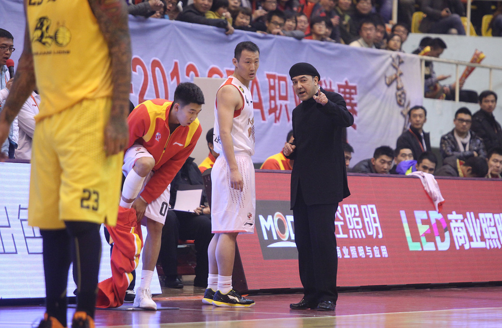 阿联的退役,不仅标志着中国篮球一个时代的结束,更像是对未来趋誓的