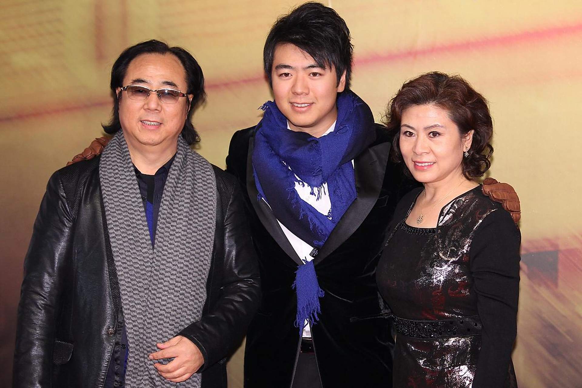 1988年,刘欢认识了湖南电视台主持人卢璐,相识9天后,便决定结婚.