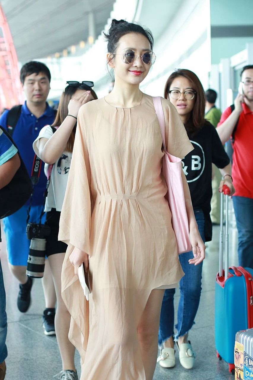 据传,美女演员王鸥已经怀孕啦!这可真是让人惊喜又意外啊!