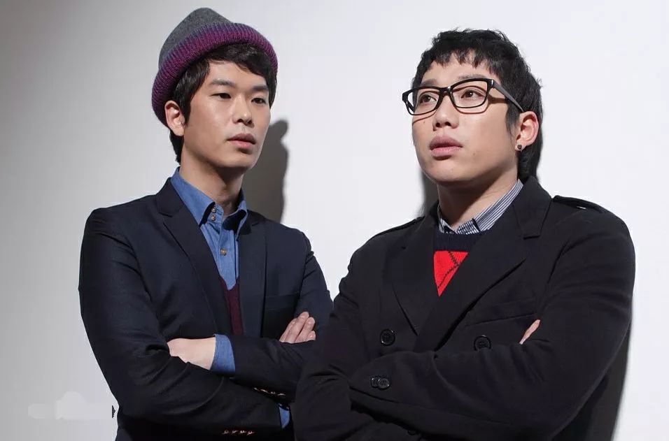 因为两人身高相差10cm,他们以此为名组合出道