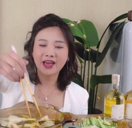 谁说大胃王长不胖?密子君胖了一大圈,网友:长期催吐惹的祸!