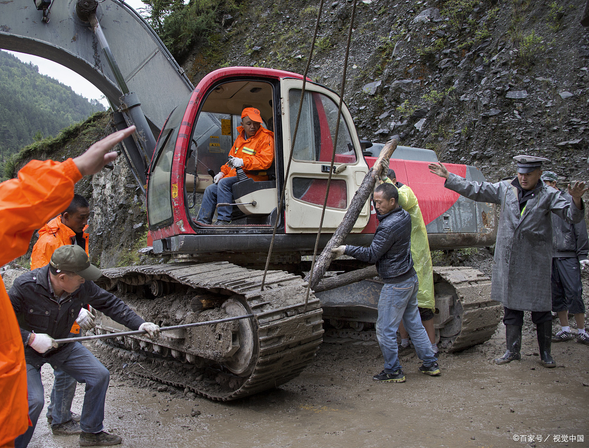 想象一下,你在一个繁华的城市旅行,享受着各种美食