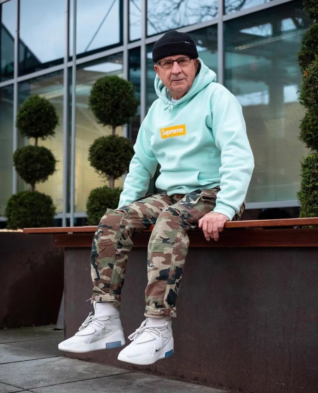 这3位"超龄潮人"穿的supreme和aj等潮牌狠货可能你见都没见过!
