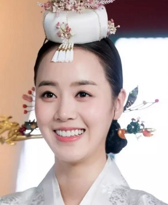 《皇后的品格》:韩国皇室风云再现,小白兔皇后到底要手撕多少人