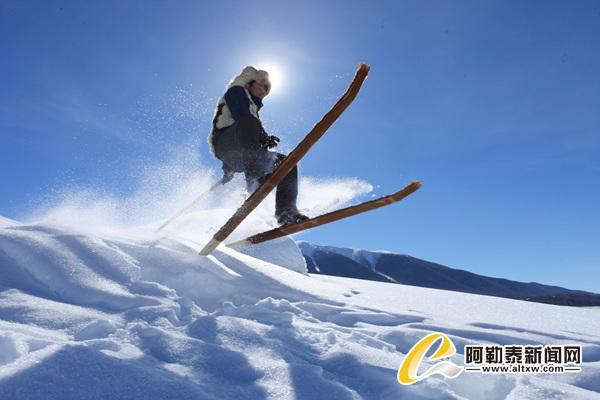 来布尔津踏上毛皮滑雪板 体验不一样的滑雪乐趣