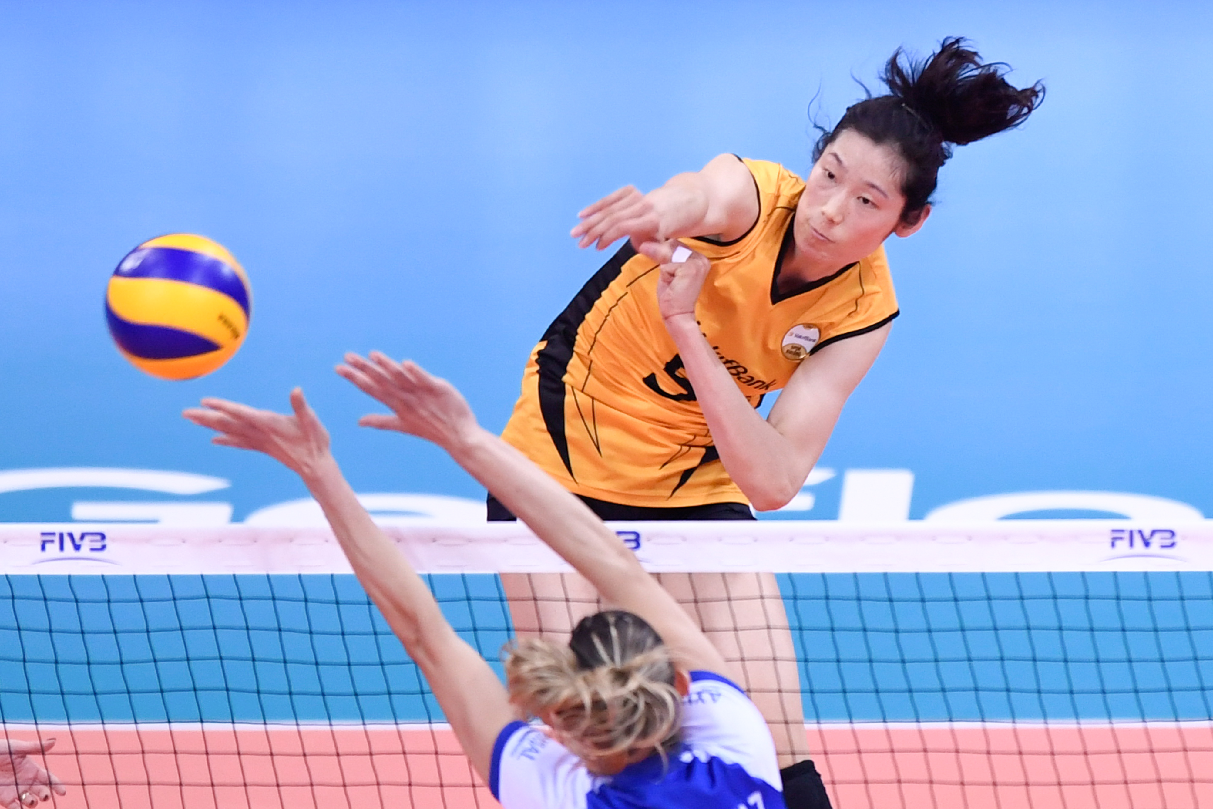 排球——女排世俱杯:朱婷获最有价值球员(1)