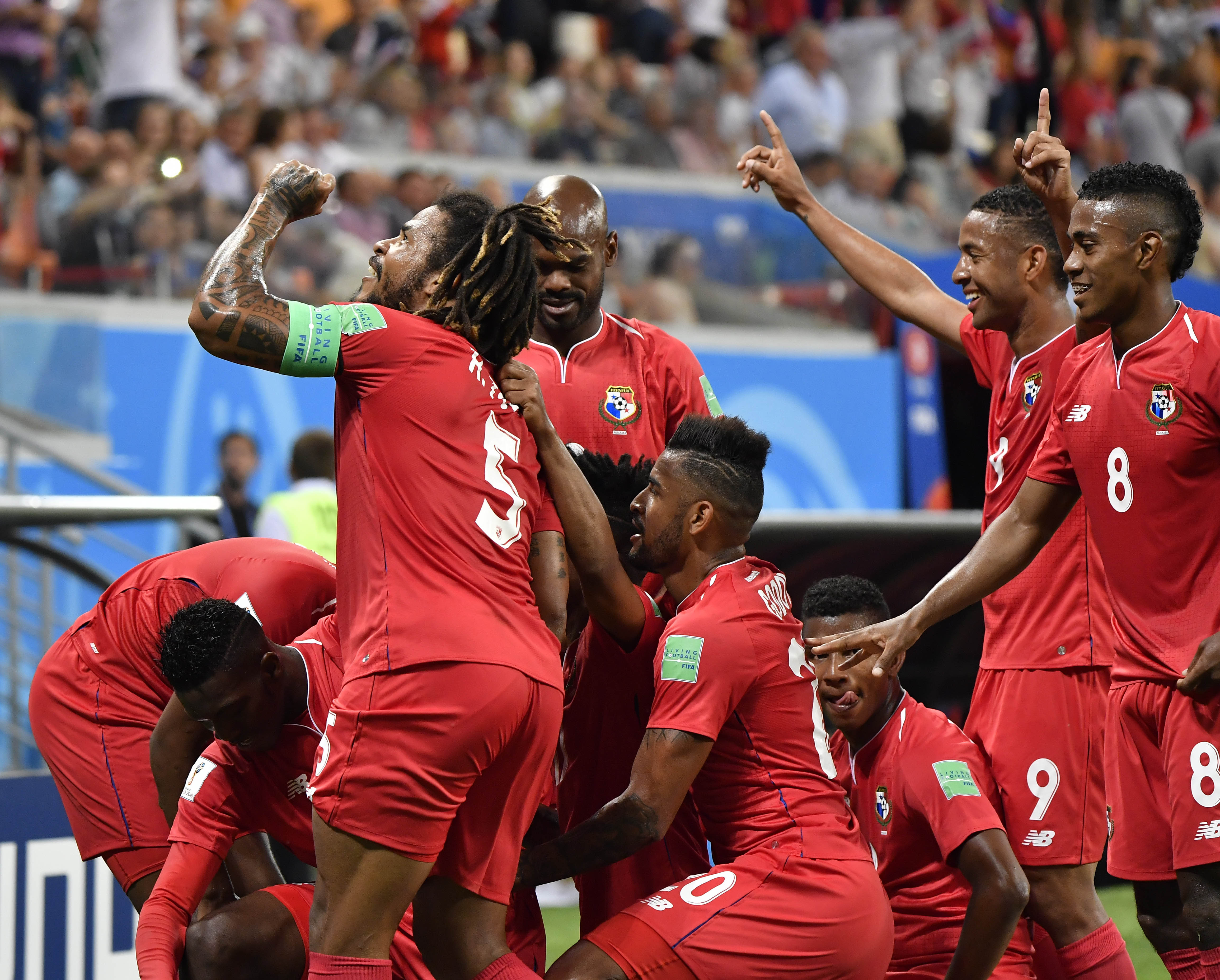 足球——g组:巴拿马队庆祝进球(14)