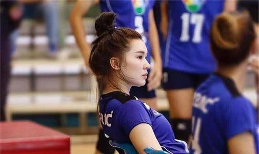 她是泰国排球女神,因湿身照走红,19岁貌美如花,身材紧致变饱满