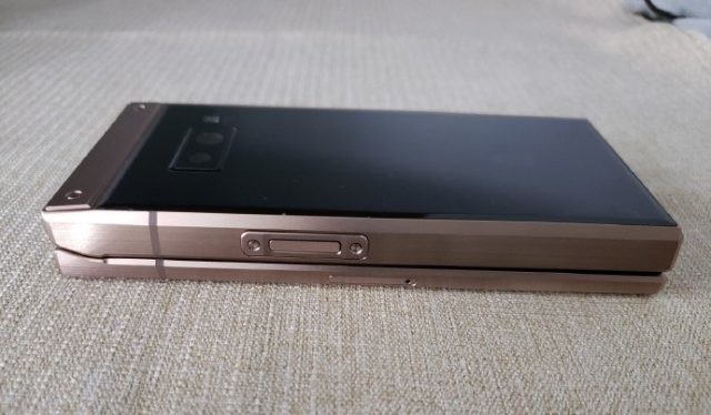 三星w2020翻盖手机图片,三星翻盖2020手机图片 三星w2019真机图像泄露 采用翻盖折叠设计