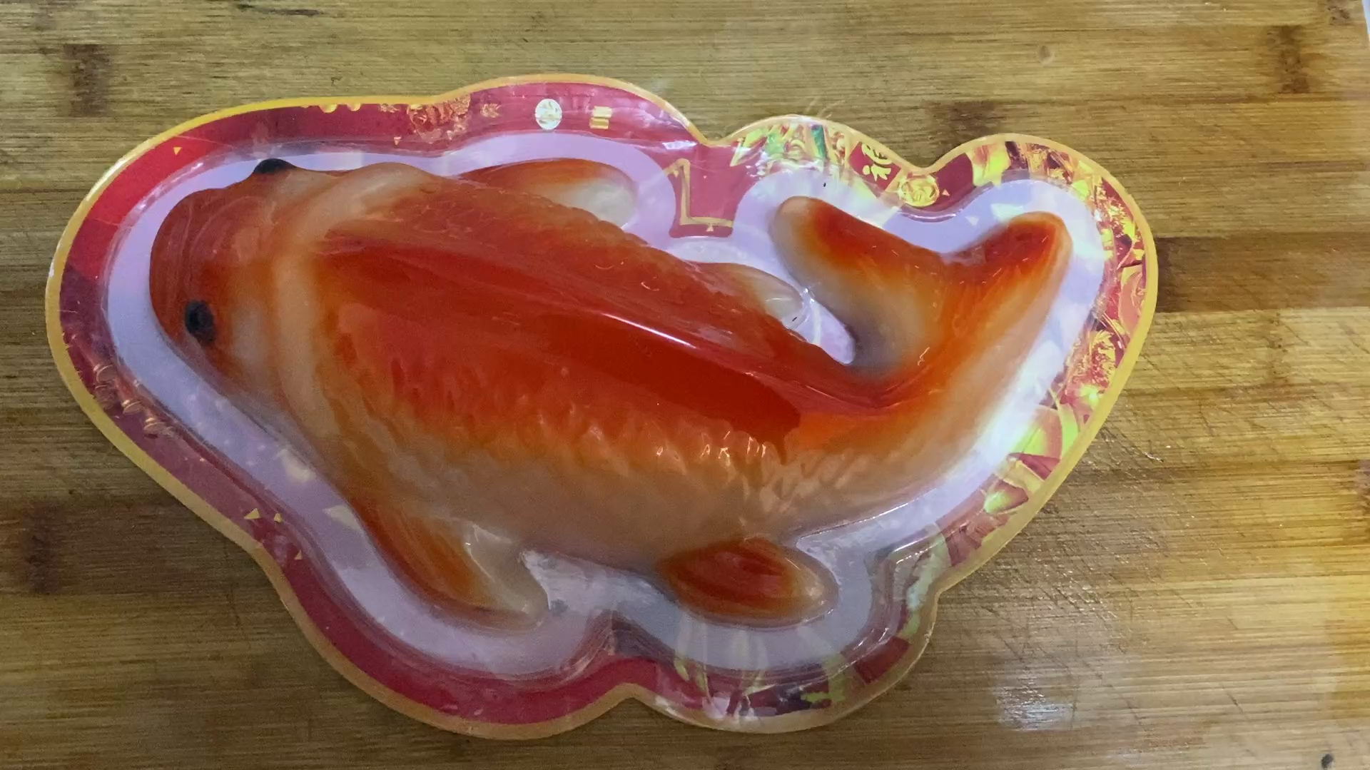 买了这条红鲤鱼谁知拆开变成了白鲤鱼,心情瞬间不好了